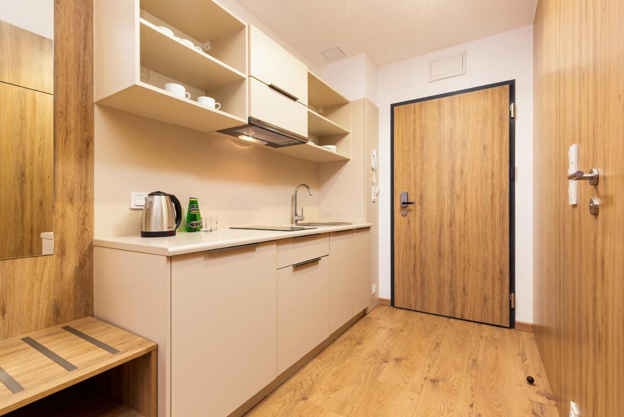 Wolska Residence Apartments With Parking By Noclegi Renters Varsóvia Exterior foto