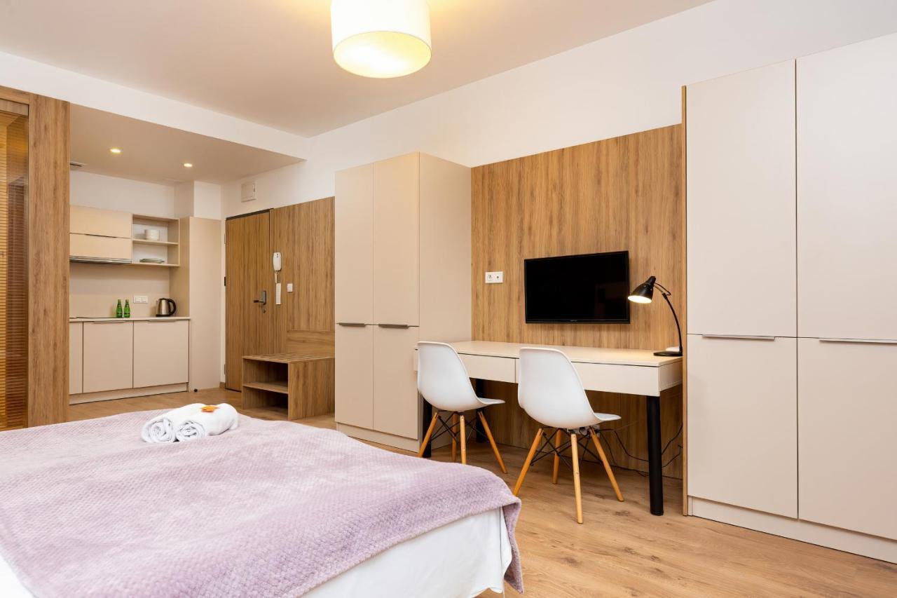 Wolska Residence Apartments With Parking By Noclegi Renters Varsóvia Exterior foto