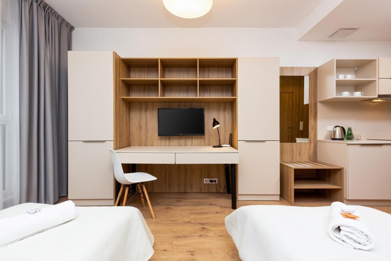 Wolska Residence Apartments With Parking By Noclegi Renters Varsóvia Exterior foto