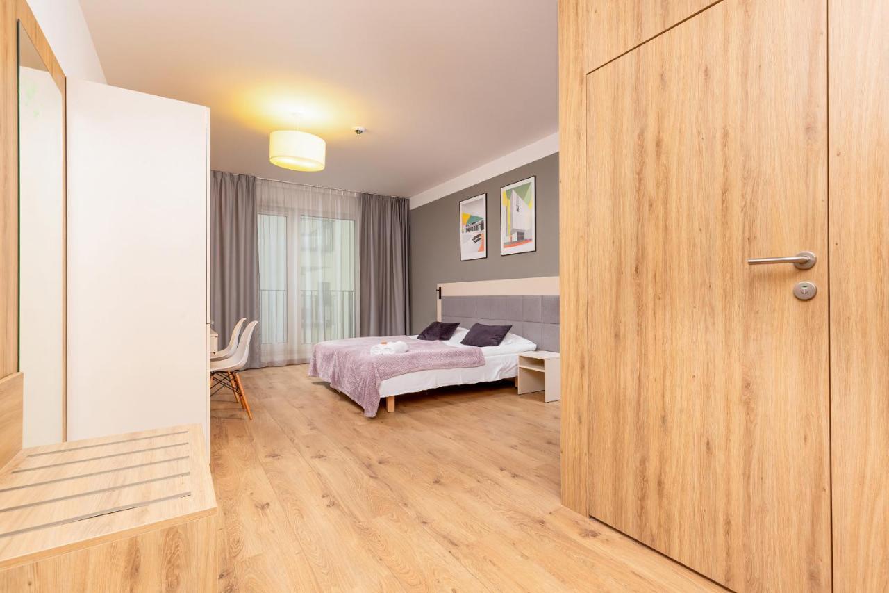 Wolska Residence Apartments With Parking By Noclegi Renters Varsóvia Exterior foto