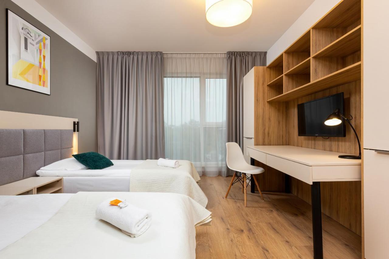 Wolska Residence Apartments With Parking By Noclegi Renters Varsóvia Exterior foto