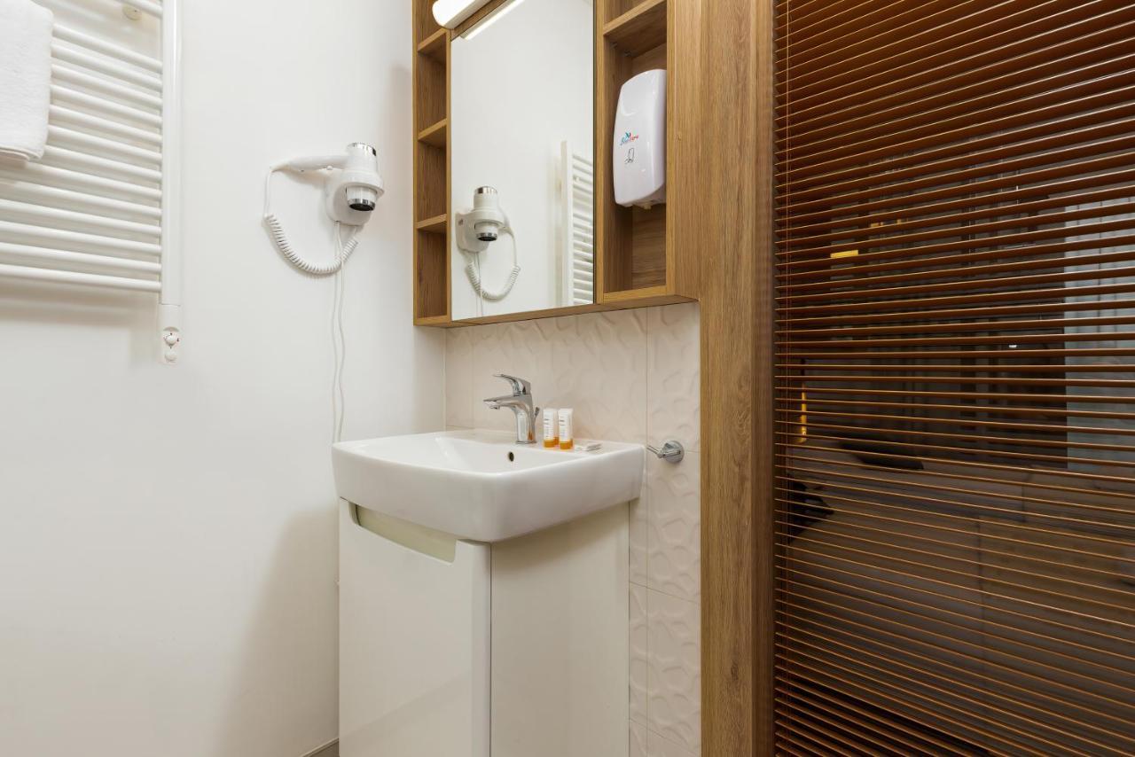 Wolska Residence Apartments With Parking By Noclegi Renters Varsóvia Exterior foto
